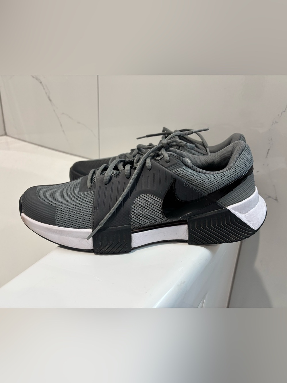 Nike Men’s Challenge Tennis Shoes.